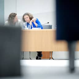 Ambtenaren van Faber geloofden niet in 'dragende motivering' voor asielnoodrecht