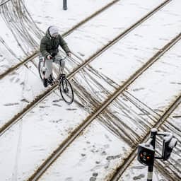 Live sneeuw | Morgenochtend geen bussen in Den Haag en Utrecht, ook minder treinen