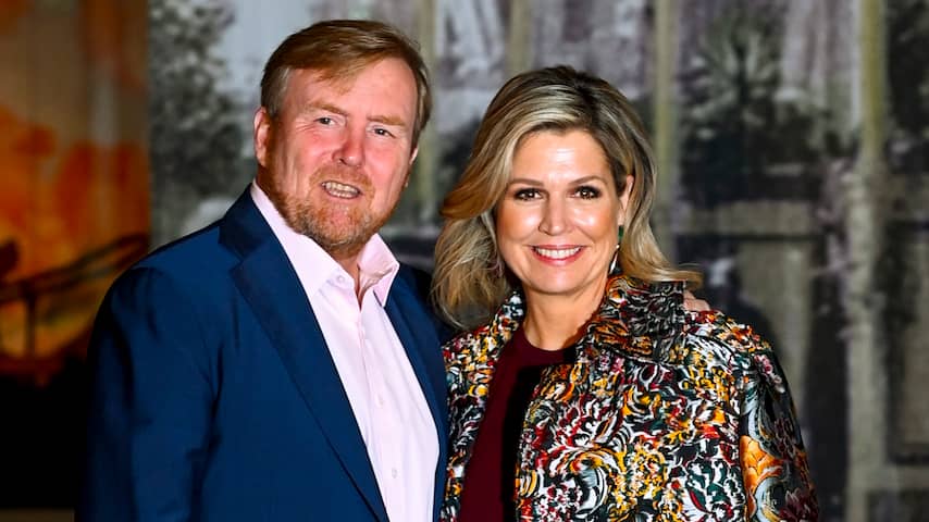 Willem-Alexander en Máxima met volledig gezin bij fotosessie