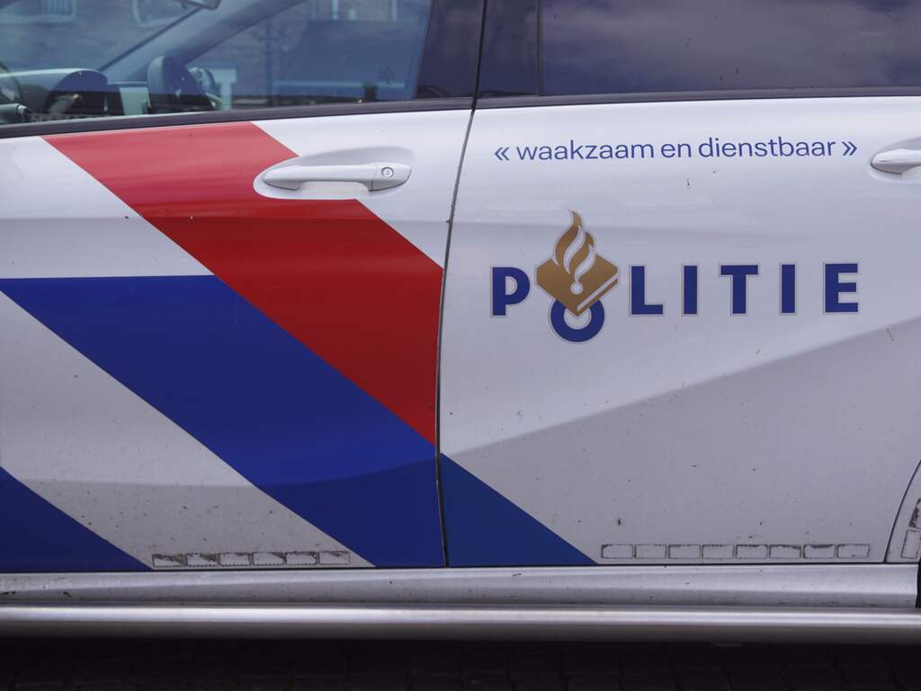 Tientallen mensen keren zich tegen politie in Etten-Leur, drie agenten gewond