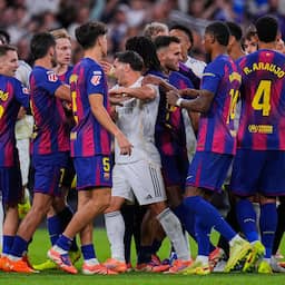 Video | Spelers Barça en Real krijgen het met elkaar aan de stok na Clásico