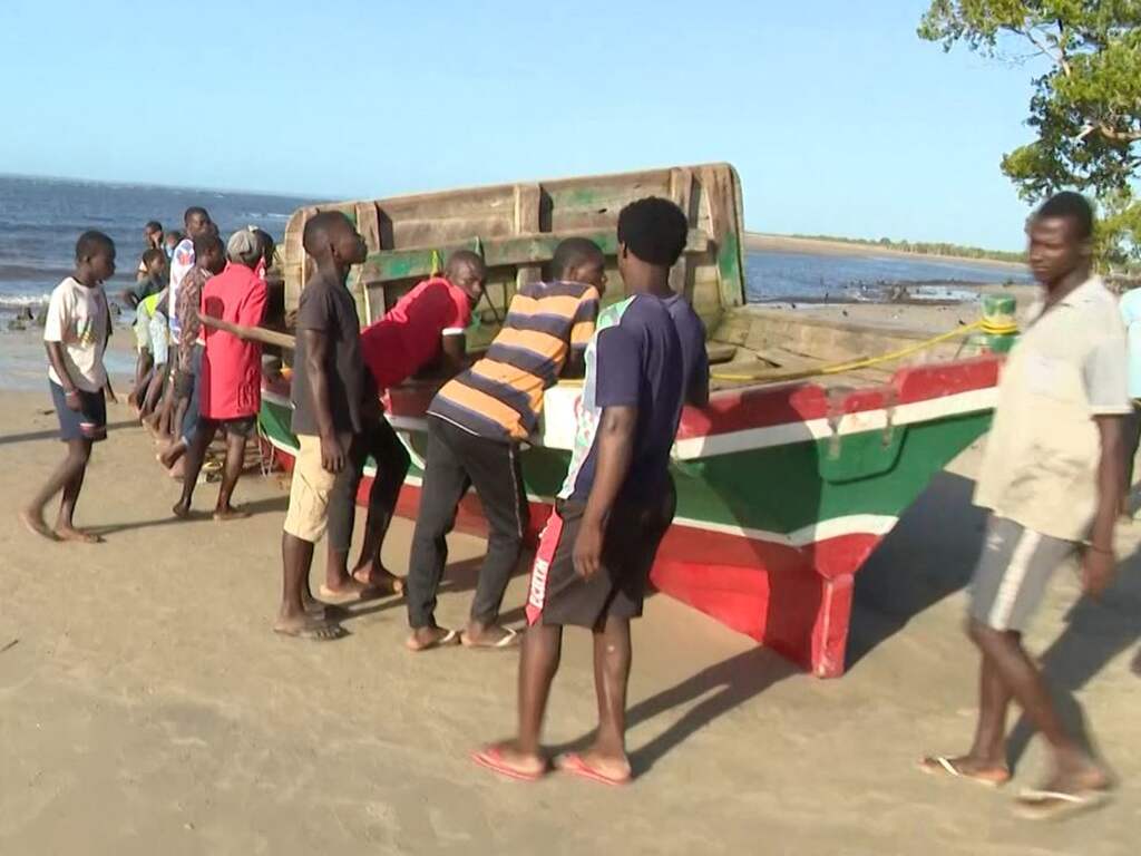 Ruim honderd doden na zinken overvolle vissersboot bij Mozambique
