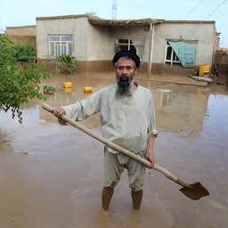Ruim driehonderd doden door overstromingen na zware regenval Afghanistan