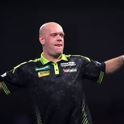 Van Gerwen ook in Saoedi-Arabië naar finale, Van Veen verliest weer van Littler