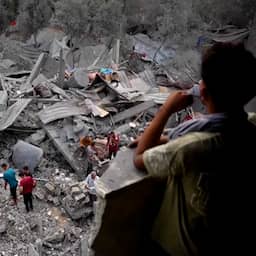 Video | Palestijnen keren na Israëlische luchtaanval terug naar verwoeste woningen