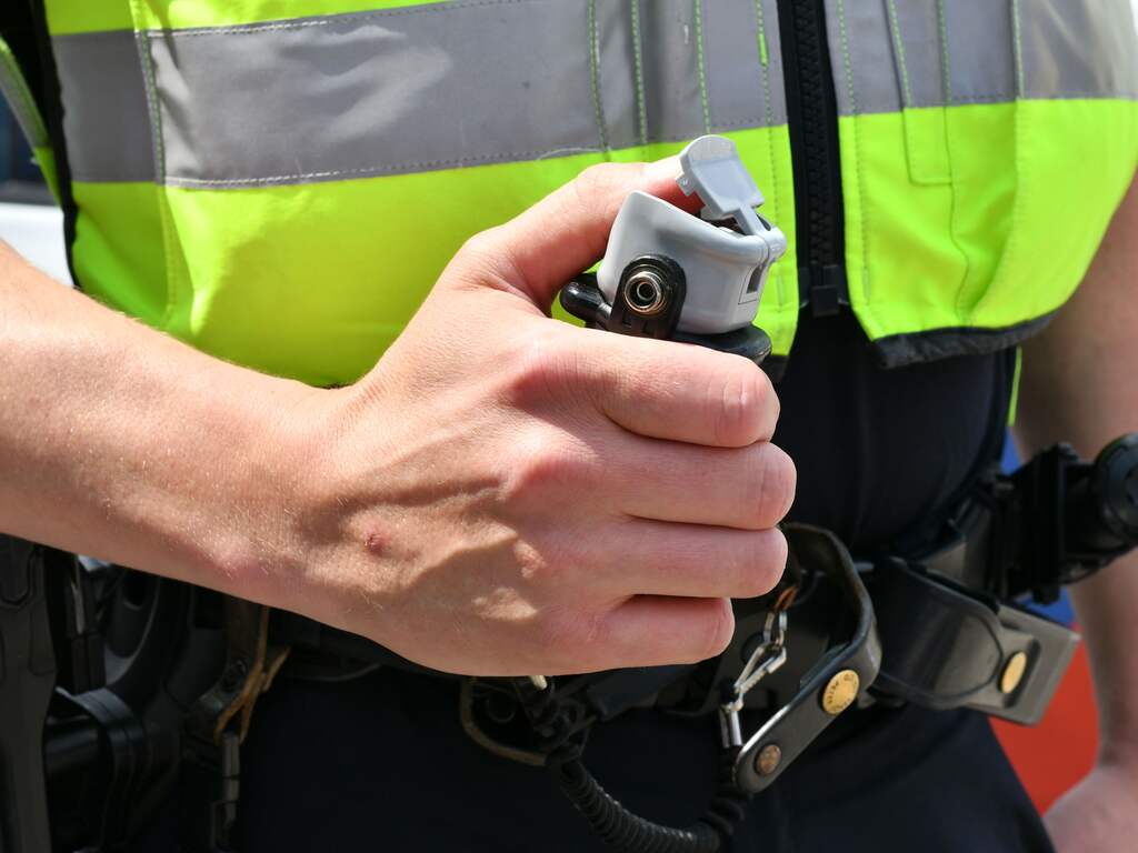 Amsterdammer aangehouden omdat hij als nepagent mensen oplichtte