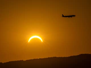 Zo beleefde Europa de zeldzame (gedeeltelijke) zonsverduistering