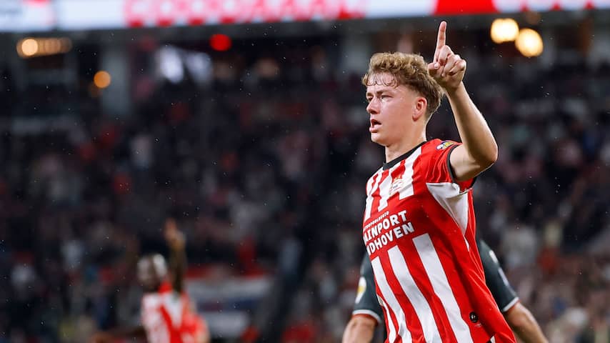 PSV'er Mijnans gaat wedstrijdshirt inlijsten na hattrick: 'Past in nieuwe huis'