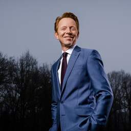 Voormalige NOS Journaal-meteoroloog Gerrit Hiemstra ontvangt eredoctoraat