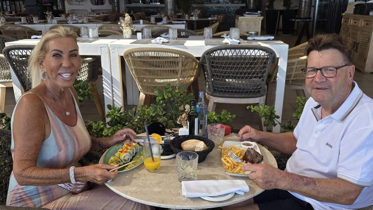 Foto bij B&B Vol liefde-deelnemers Caroline en Arie hebben officieel 'verkering'