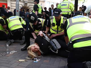 Zeker negentig arrestaties in VK na protesten om mesaanval Southport