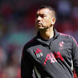 Van Bronckhorst blij met terugkeer bij Feyenoord: 'Band uitstekend gebleven'