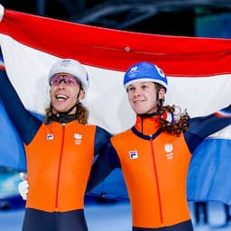 Bergsma prijst Van de Bunt na goud op massastart: 'Hij deed zo goed stoorwerk'