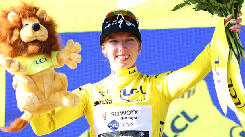 Lorena Wiebes vol ongeloof na zege in openingsrit Tour: 'Had zelf wat twijfels'