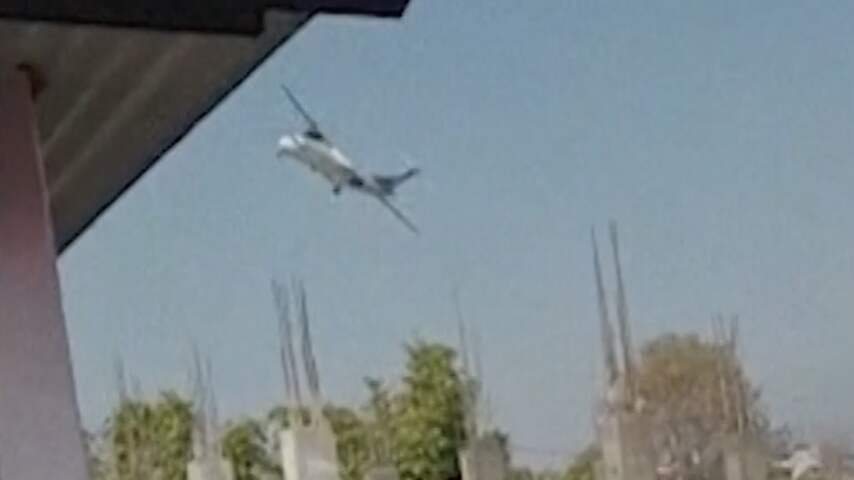 Omstander filmt vliegtuig enkele seconden voor het neerstort in Nepal