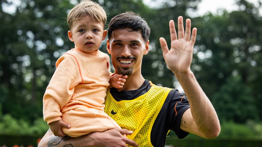 Tijjani Reijnders en zijn gezin delen babynieuws