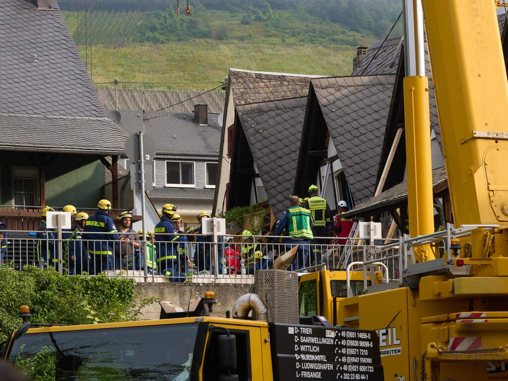 Gewonde vader Urks gezin na lange operatie weer terug in Nederland