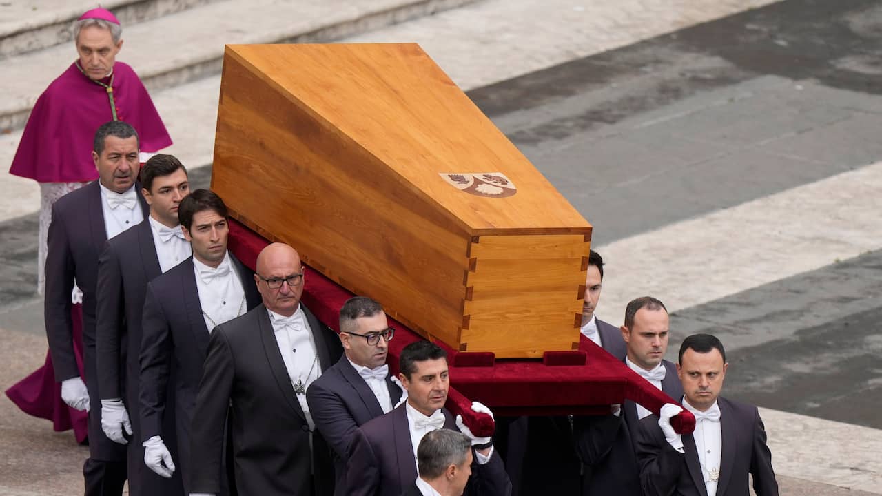 Live: Bekijk hier de uitvaart van paus Benedictus XVI | NU.nl