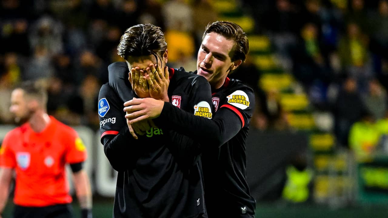 Huilende Pröpper scoort bij gelijkspel Twente, Go Ahead en Sparta delen punten