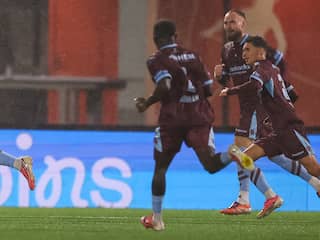 Vitesse beëindigt negatieve reeks, spektakelstuk met acht goals bij VVV-Jong AZ