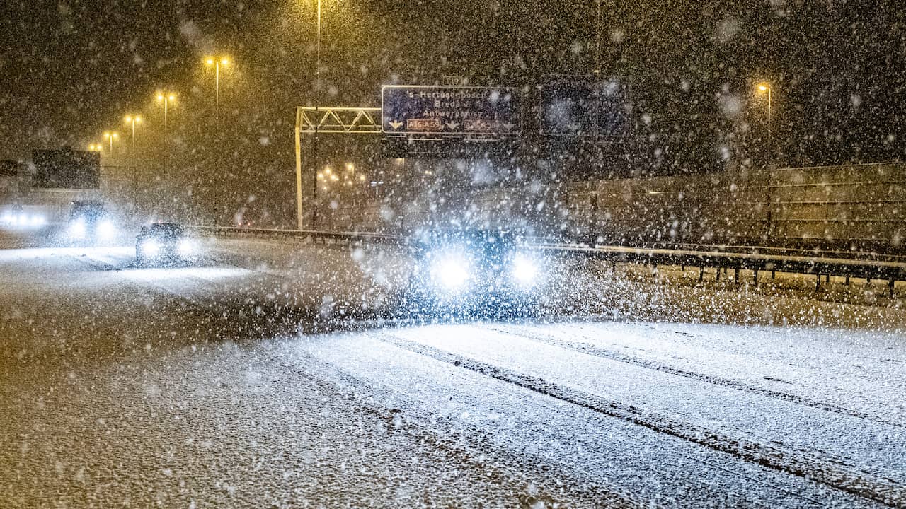 Code oranje uitgebreid naar groot deel van land vanwege gladheid door sneeuw