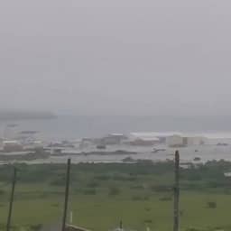 Tsunami zet Russische havenstad onder water, evacuaties in Japan en Hawaï
