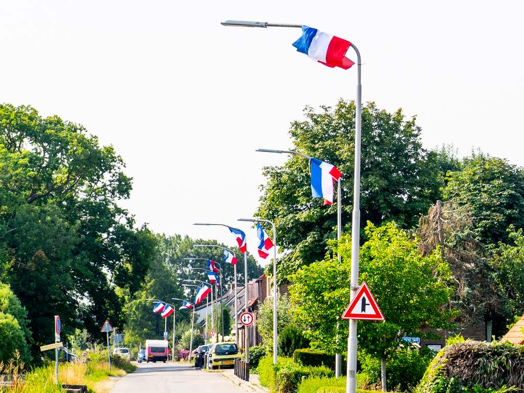 Winterswijk en Meppel verwijderen omgekeerde vlaggen, meer gemeenten volgen