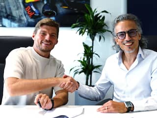 Verstappen beëindigt geruchten en verlengt contract bij Red Bull tot eind 2030