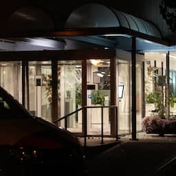 Vernielingen aangericht aan gemeentehuis Loosdrecht waar opvanglocatie komt