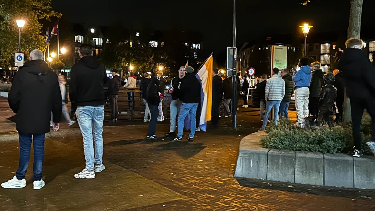 ME grijpt in bij protest tegen azc in Houten, ook onrustig in Uithoorn