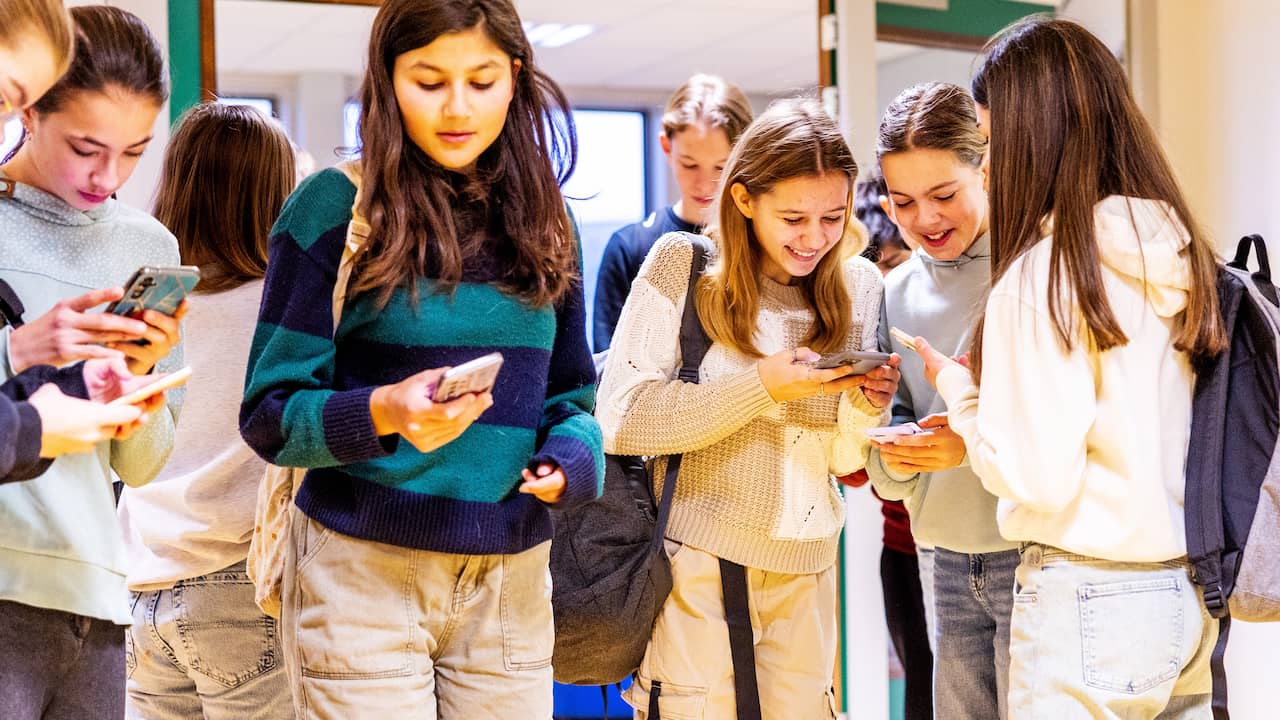 Telefoonverslaving Vaker Een Probleem Maar chte Hulp Is Ver Te Zoeken telefoonverslaving-vaker-een-probleem-maar-chte-hulp-is-ver-te-zoeken