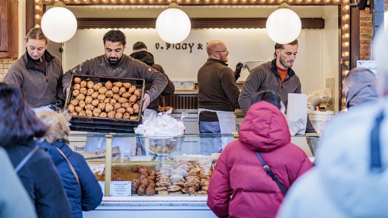 Live Oud en Nieuw | Rijen voor oliebollenkramen, ook in Nieuw-Zeeland is het al 2026