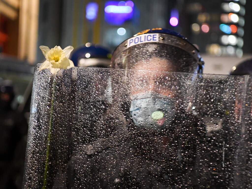 Boris Johnson reageert ontzet op geweld tegen politie in Bristol