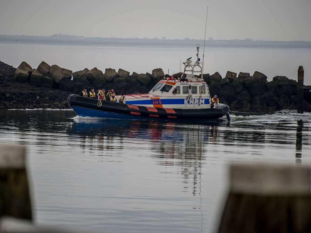 Brand breekt uit op rondvaartboot in De Biesbosch, 225 senioren geëvacueerd