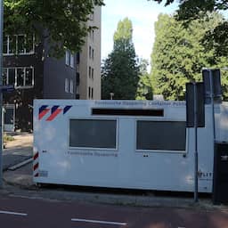Amsterdamse vrouw (80) dood aangetroffen in woning, politie vermoedt misdrijf