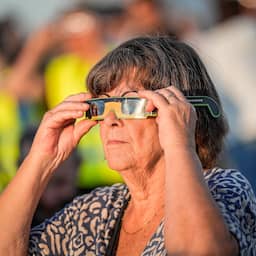Twee mensen naar Oogziekenhuis Rotterdam vanwege vlek in zicht na eclips