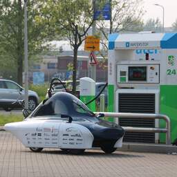 Delftse studenten lopen wereldrecord nipt mis met zelfgebouwde waterstofauto