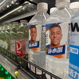 Chinese merken stoppen samenwerking met Mbappé na grap over Mao Zedong
