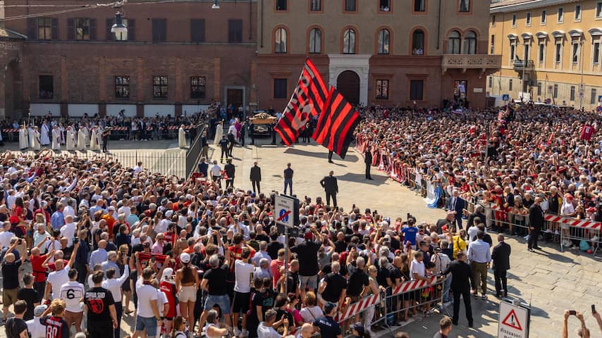 Van Basten, Seedorf en fans bewijzen Milan-icoon Baresi laatste eer