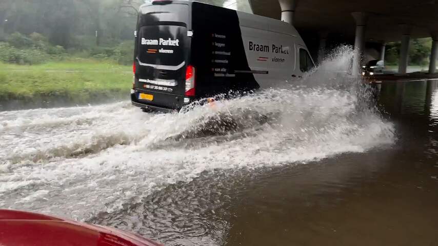 Limburgse straten staan blank door flinke onweersbuien met hagel