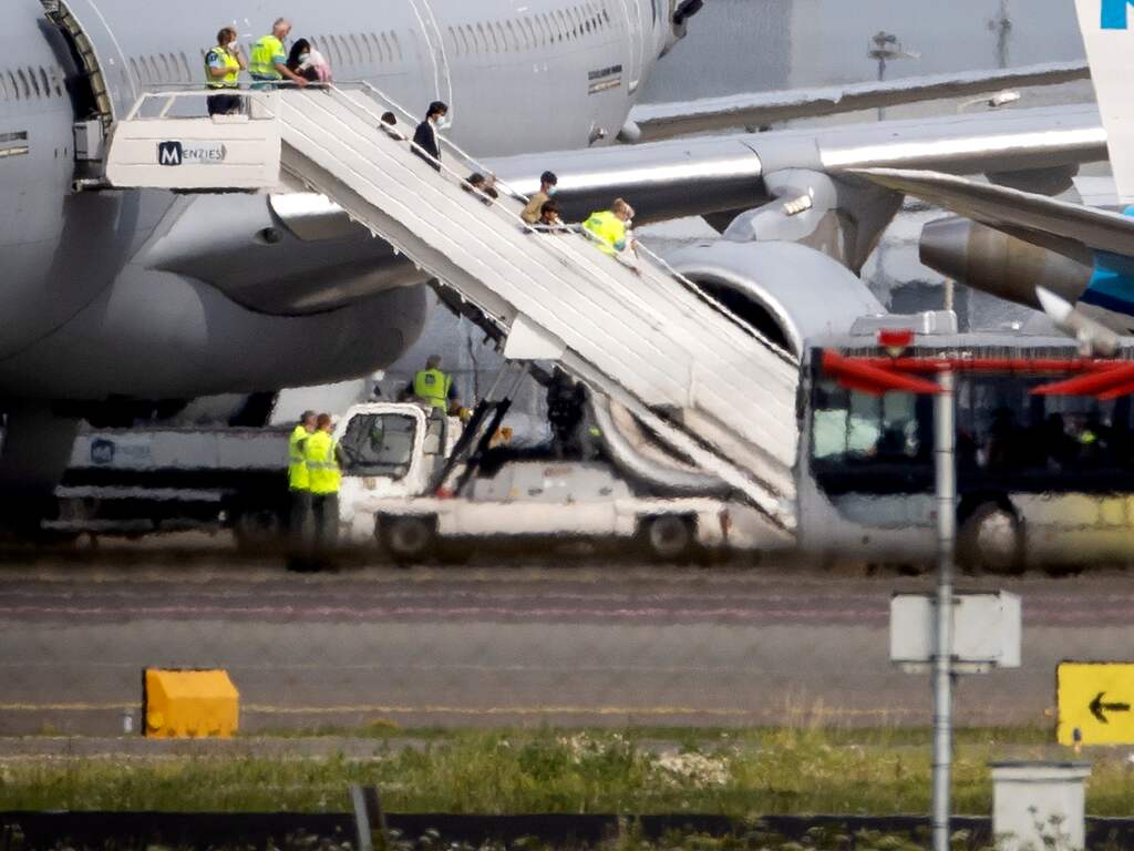 129 evacués uit Afghanistan geland op Schiphol, onder wie 18 Nederlanders