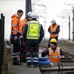 Spoor Utrecht-Amsterdam mogelijk verzakt, één spoorlijn buiten werking