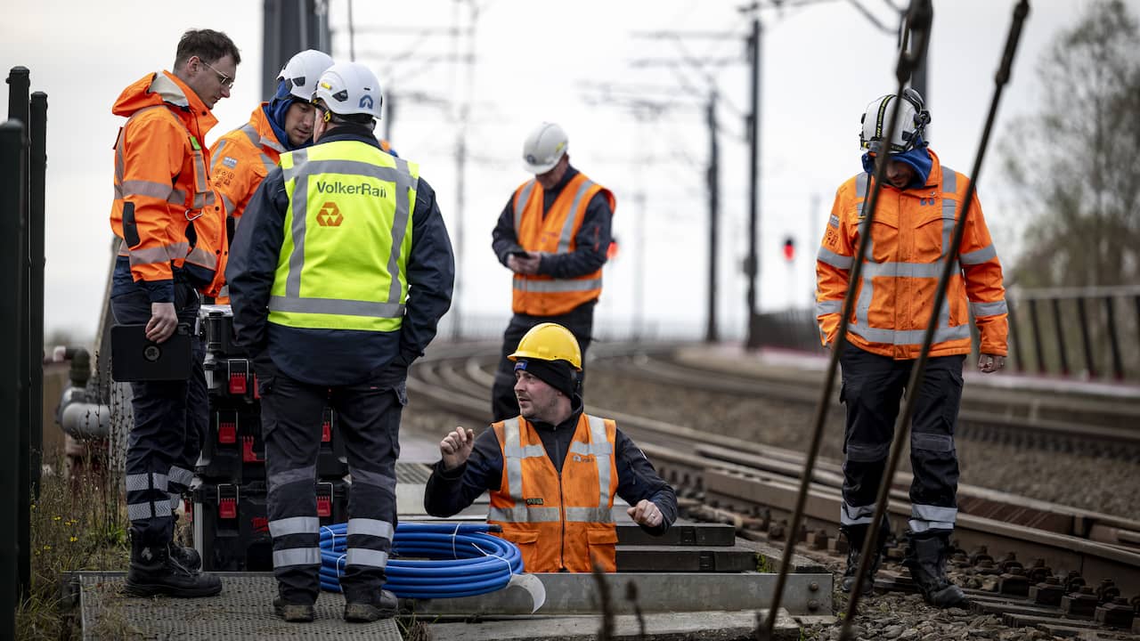 Spoor Utrecht-Amsterdam mogelijk verzakt, één spoorlijn buiten werking