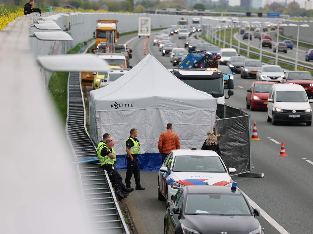 Man aangehouden op A4 na vondst dode vrouw in woning Hellevoetsluis