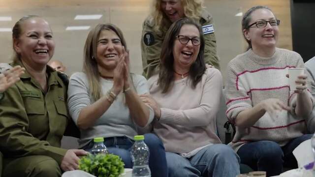 Families gegijzelden kijken live naar overdracht in Gaza-Stad