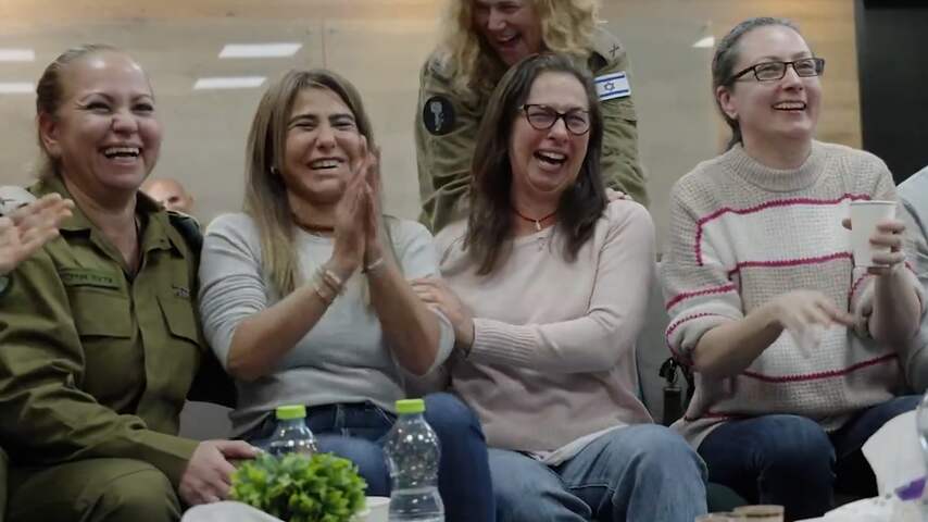 Families gegijzelden kijken live naar overdracht in Gaza-Stad