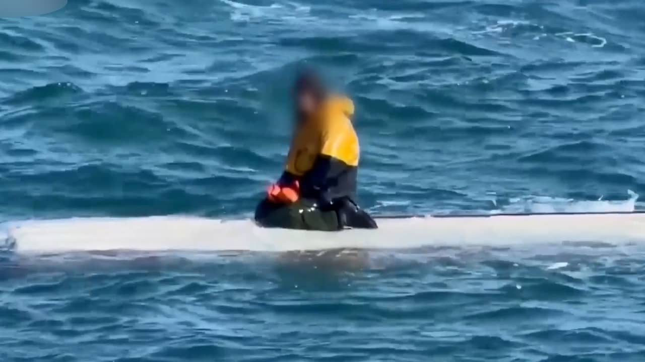 Amerikaanse tiener na dagen op omgeslagen boot levend teruggevonden