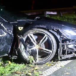 Video | Ferrari van ruim vier ton in de kreukels bij Gelders Malden