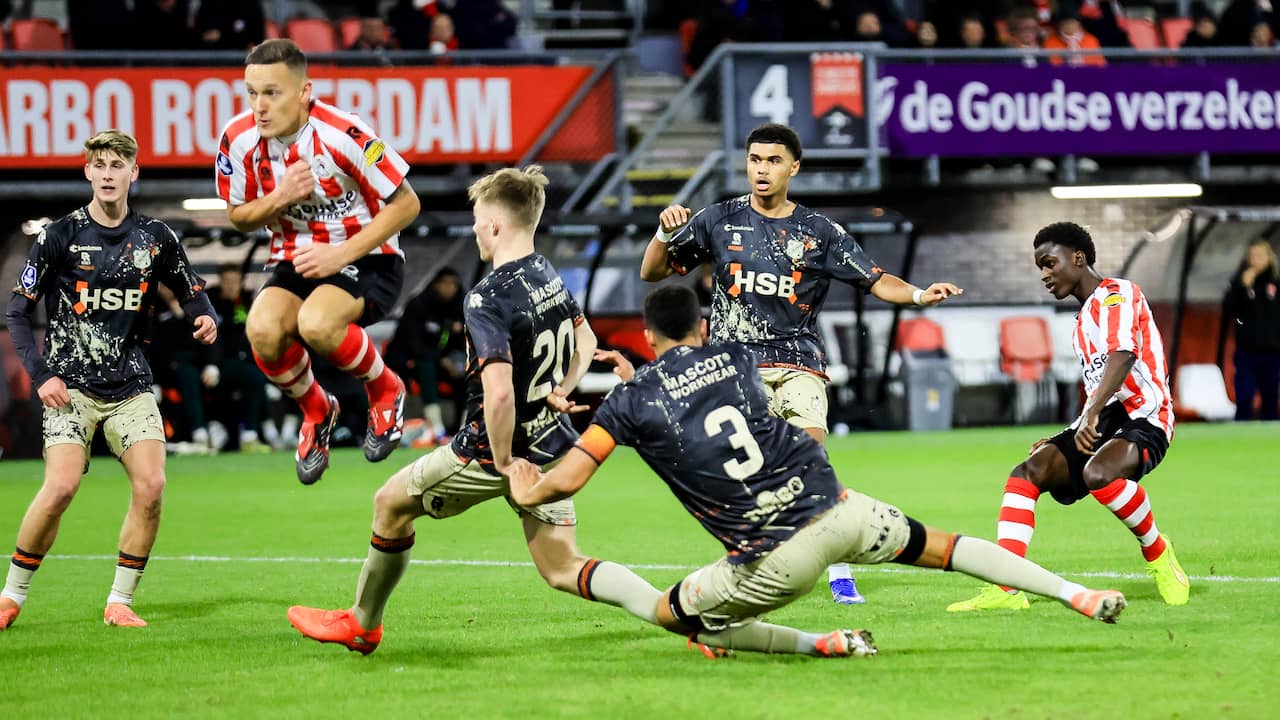 Live KNVB-beker | Matchwinner Mühren scoorde met 'drie blauwe tenen'