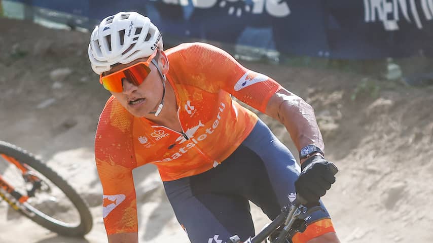 Foto bij WK met outsider Van der Poel en zonder Pogacar: 'Veel renners zien nu kans'